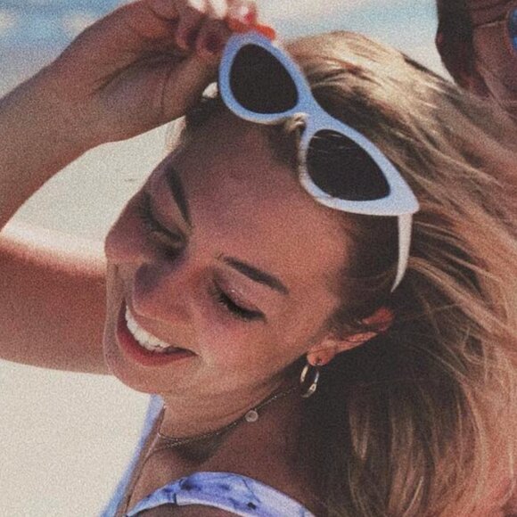 Meet your Posher, Kristin - Picture 1 of 2